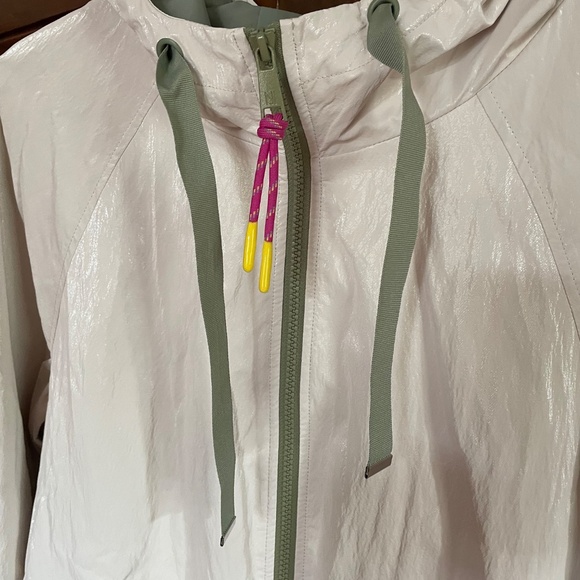 Nikki Jones Rain Jacket - Picture 4 of 8